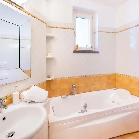 - Grazielluccia Сорренто